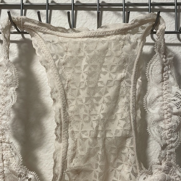 A Beautiful aerie Lace Bralette (Size M)! - Picture 2 of 10